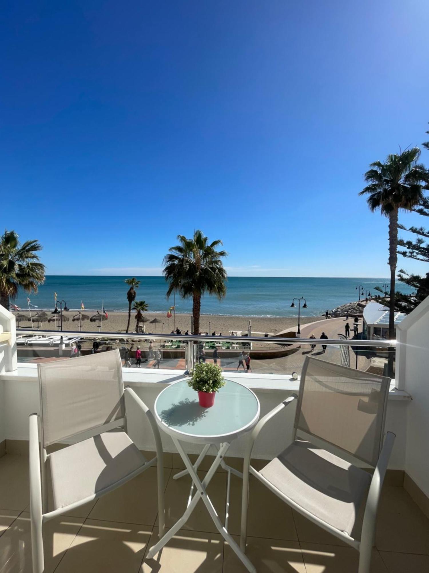 Roca Chica. Studio - First Line Beach Торремолинос Экстерьер фото