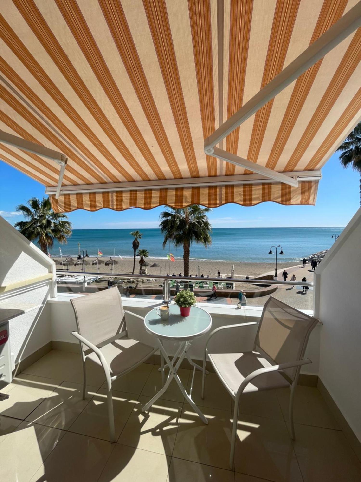 Roca Chica. Studio - First Line Beach Торремолинос Экстерьер фото