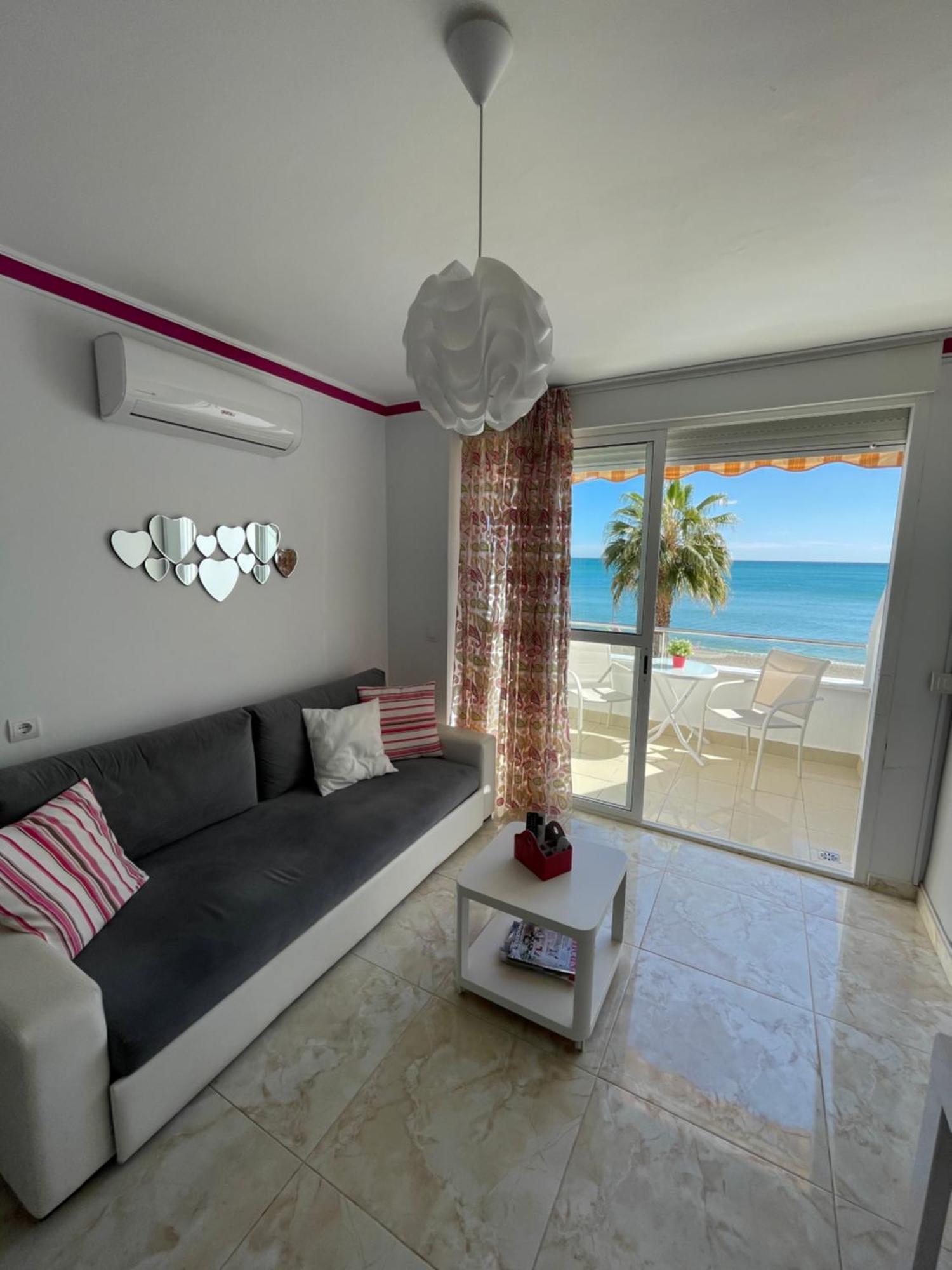 Roca Chica. Studio - First Line Beach Торремолинос Экстерьер фото