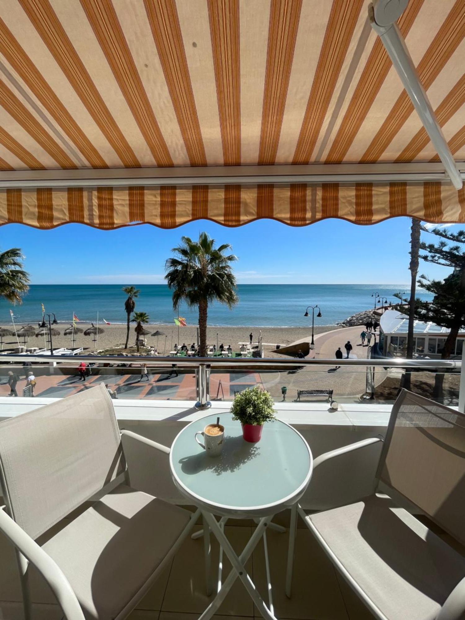 Roca Chica. Studio - First Line Beach Торремолинос Экстерьер фото